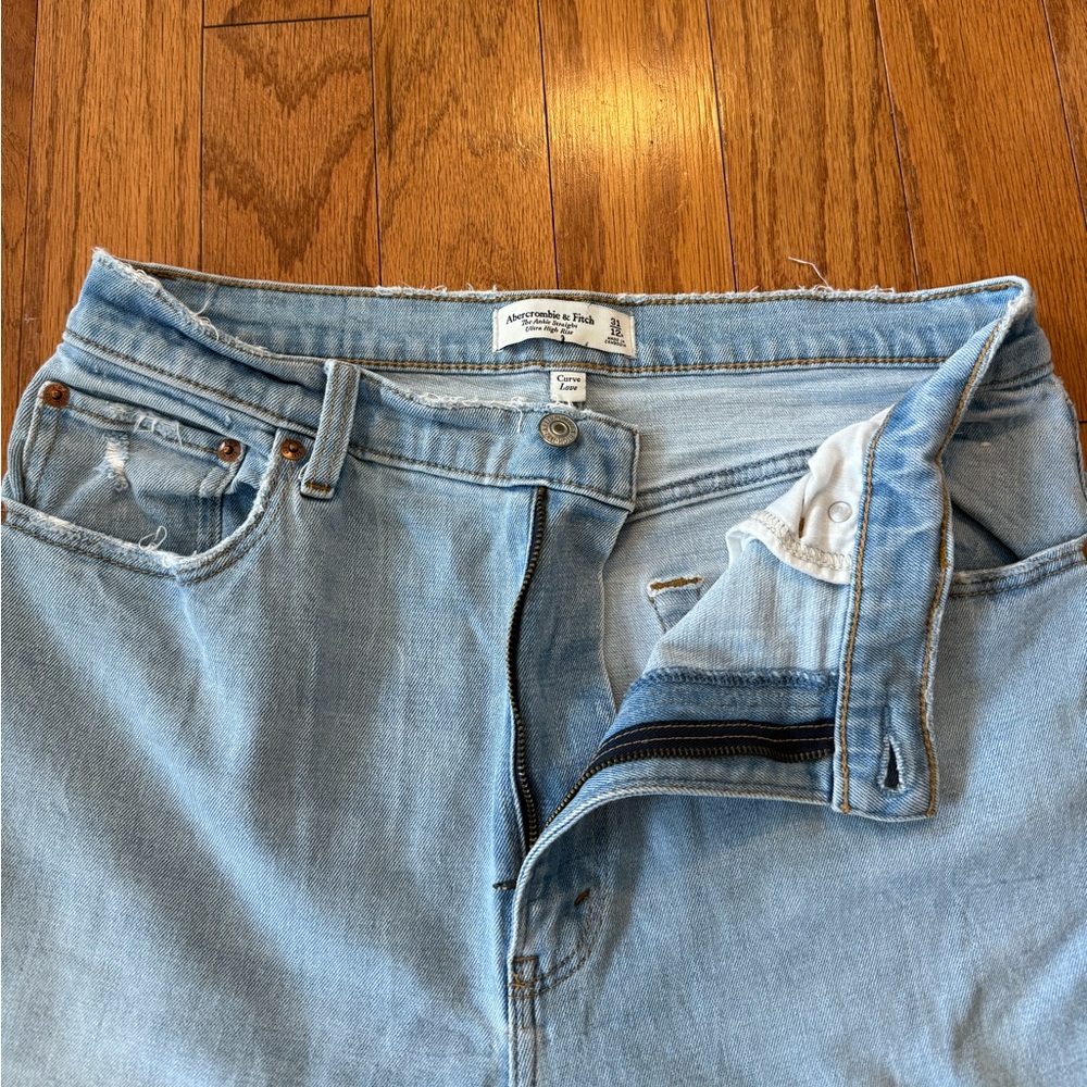 Abercrombie & Fitch Light Wash High Rise Women's Jeans